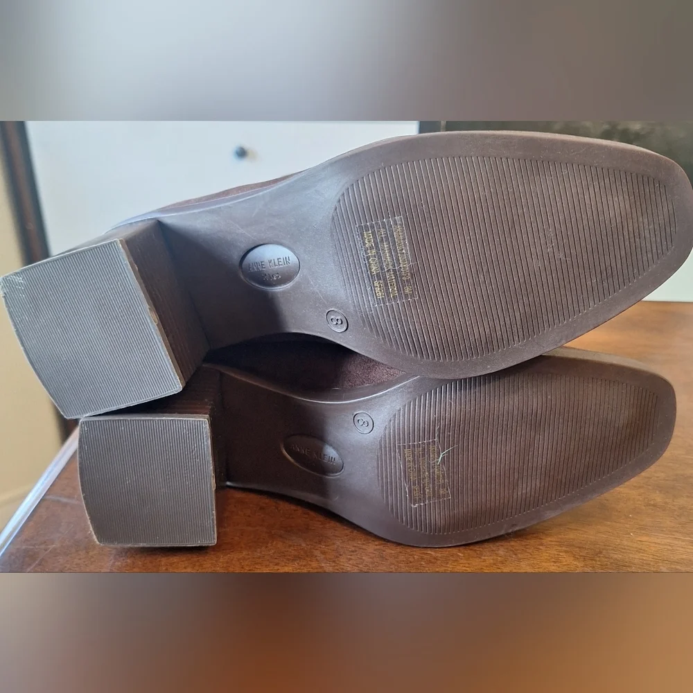 Size 8 Anne Klein Brown Suede Ankle Boots with Zipper - Picture 4 of 5